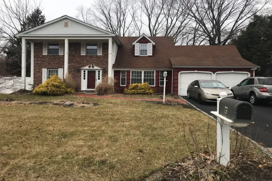 33 Hyde Lane Coram, NY 11727, Suffolk County