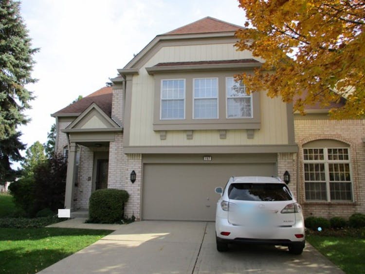 192 West Fox Hill Drive Buffalo Grove, IL 60089, Lake County