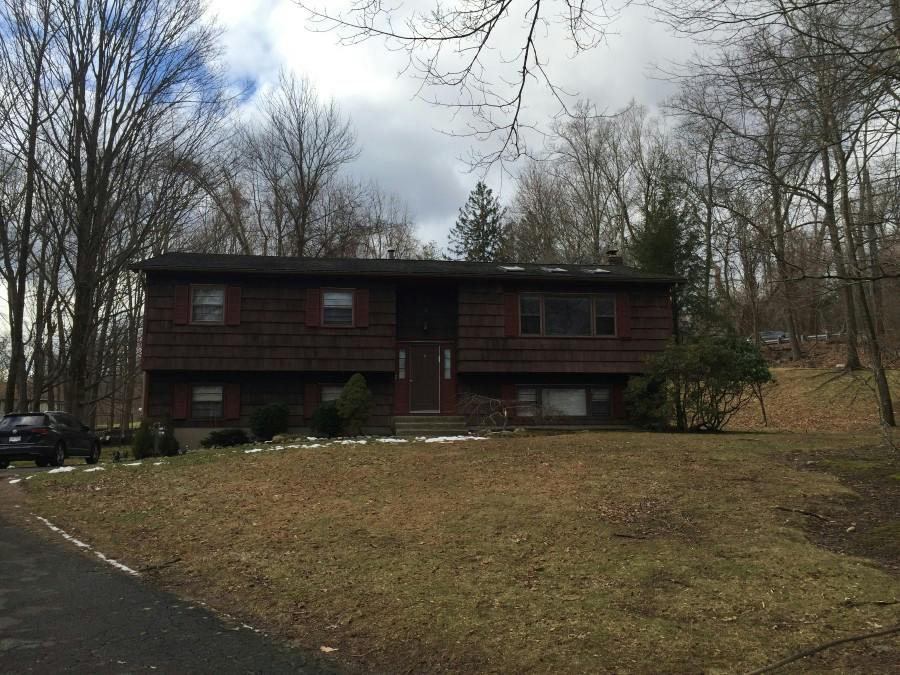 Red Oak Ln, Spring Valley, NY 10977