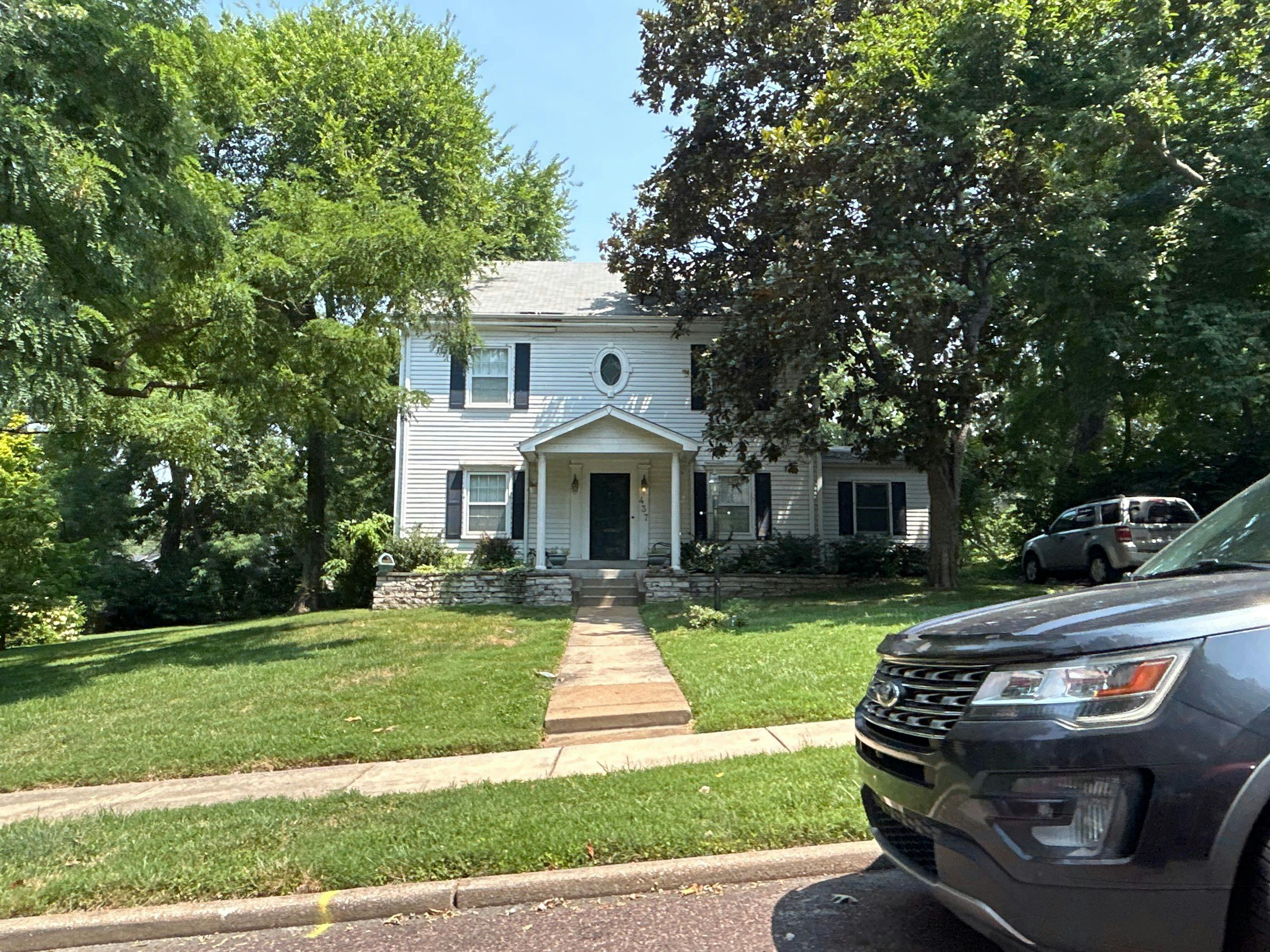 Algonquin Pl, Saint Louis, MO 63119