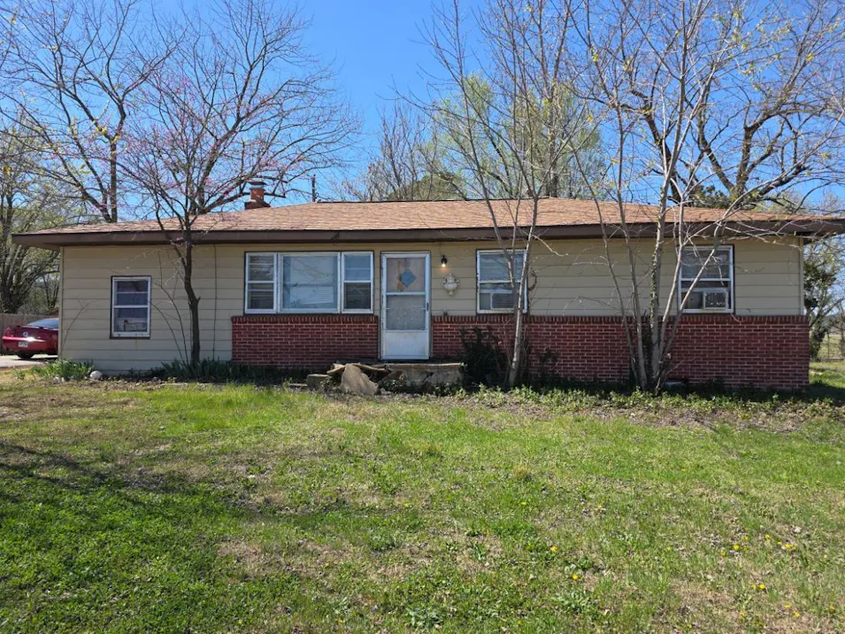 100 Locust Ave Green Forest, AR 72638, Carroll County