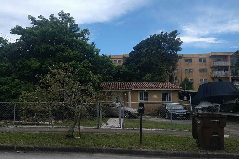 70th Pl, Hialeah, FL 33014