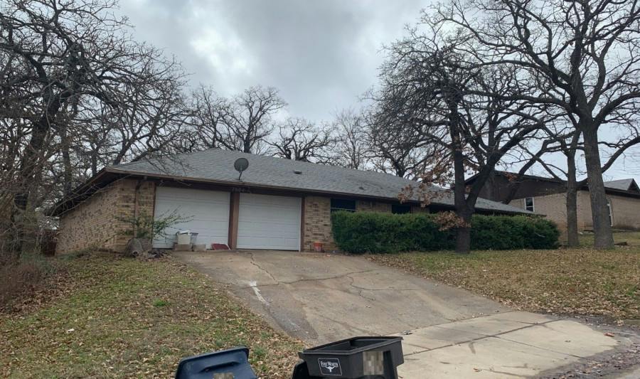 Kell Dr, Fort Worth, TX 76112