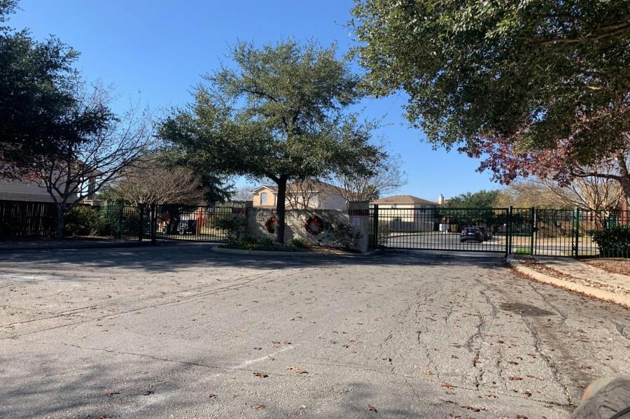 Crestwood Hill Dr, San Antonio, TX 78244