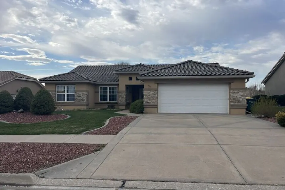 607 W 35th St Hastings, NE 68901, Adams County