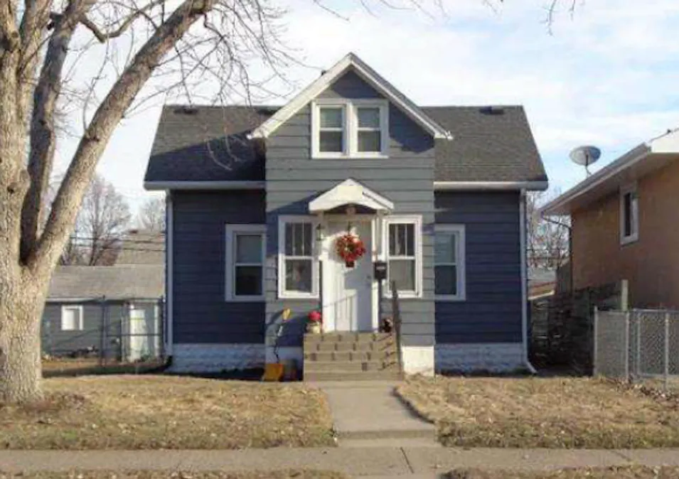 124 Dale St W South Saint Paul, MN 55075, Dakota County