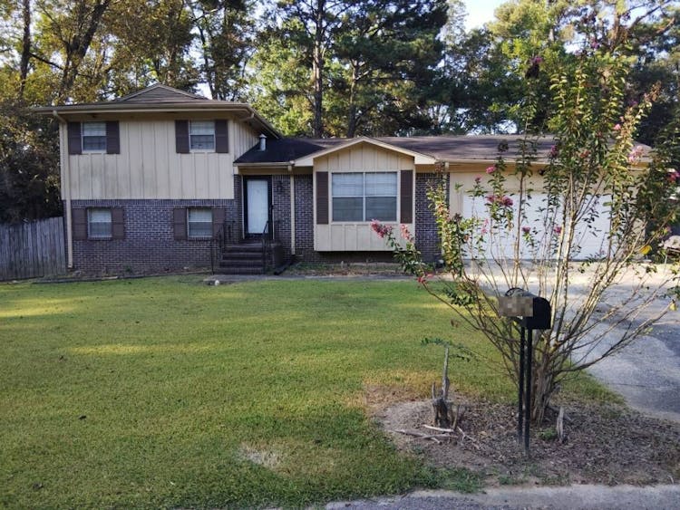 609 Fairlawn Ct Hueytown, AL 35023, Jefferson County