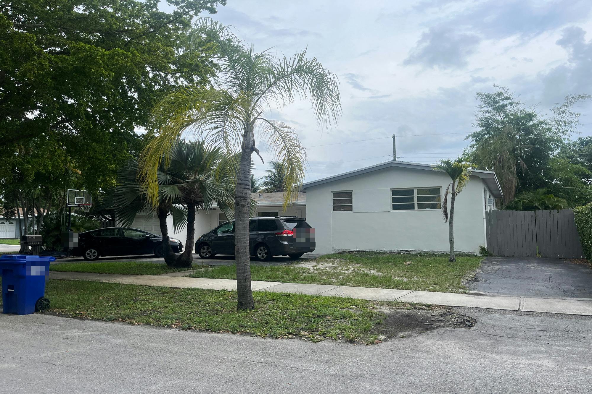 9th Pl, North Miami Beach, FL 33162