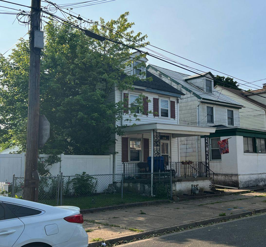 Linden St, Bristol, PA 19007
