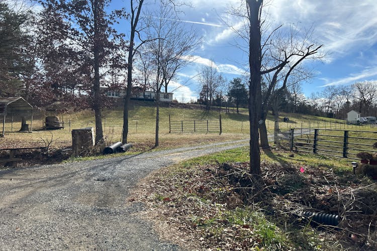 4366 Bradshaw Rd Elliston, VA 24087, Montgomery County