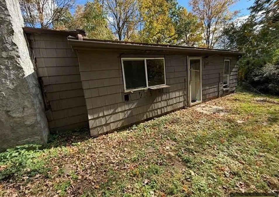 332 Batchelor St Granby, MA 01033, Hampshire County