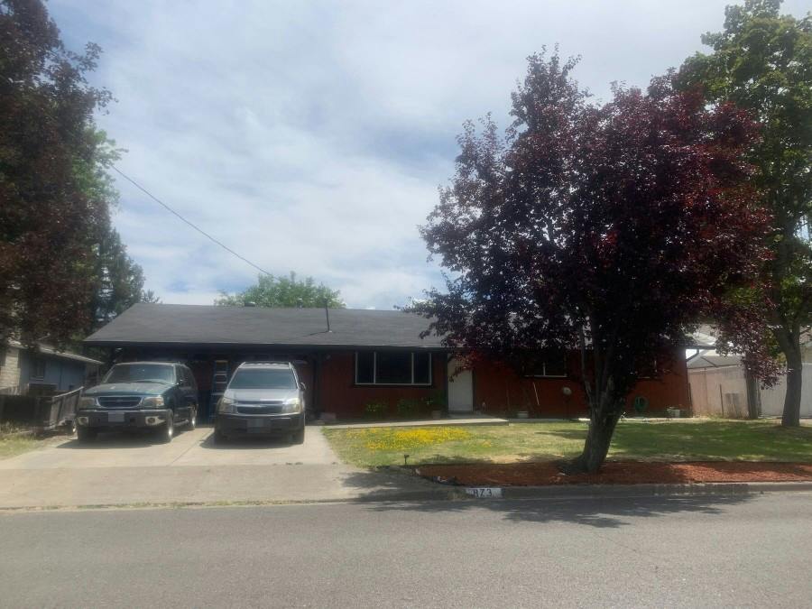 Keith Ave, Medford, OR 97504
