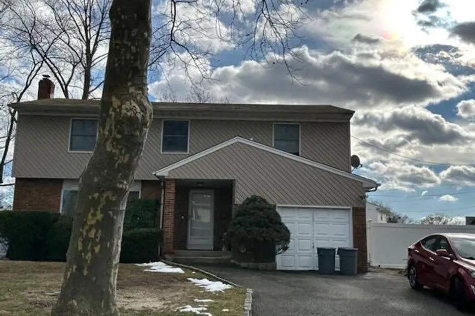 8 Caxton St Melville, NY 11747, Suffolk County