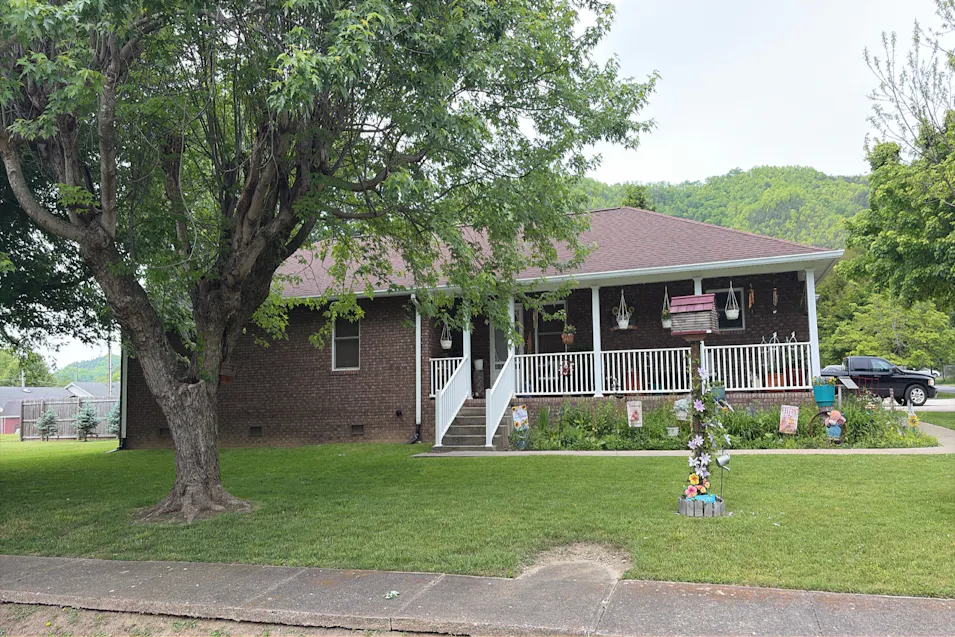 214 Third Avenue Hampton, TN 37658, Carter County