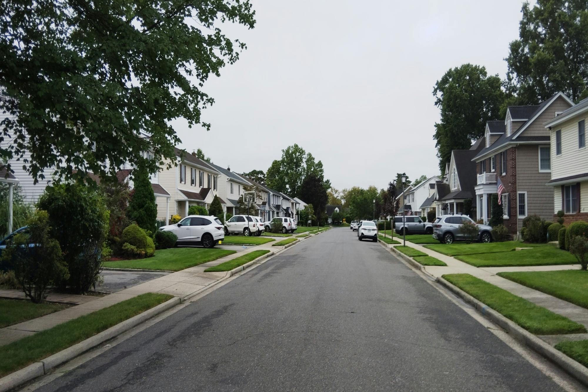Brussel Dr, New Hyde Park, NY 11040