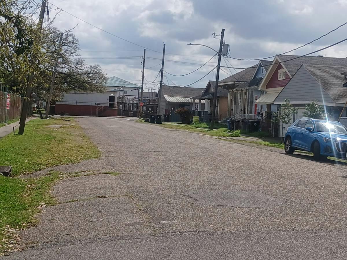 DE Armas St, New Orleans, LA 70114