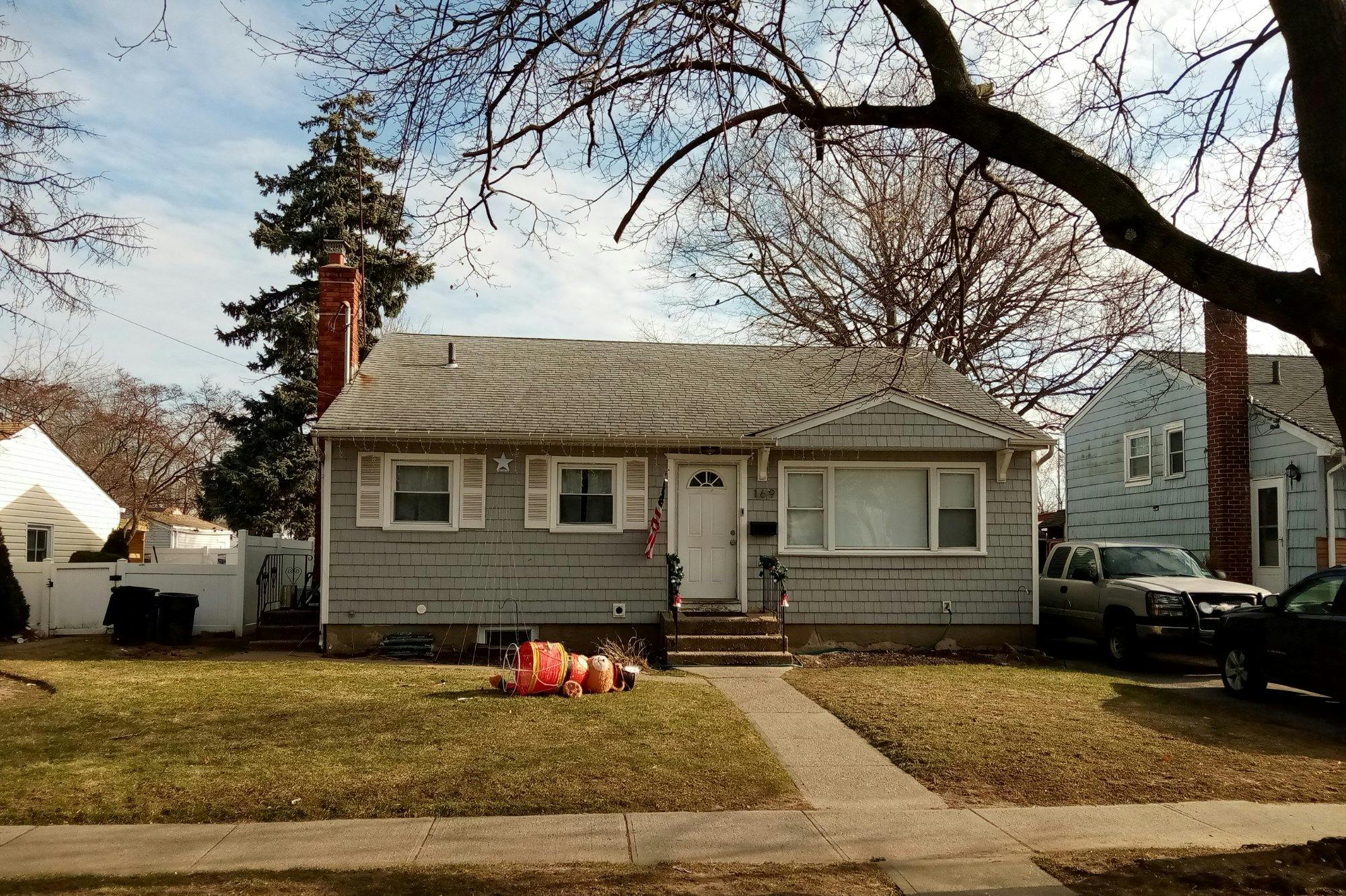 Sylvester St, Westbury, NY 11590