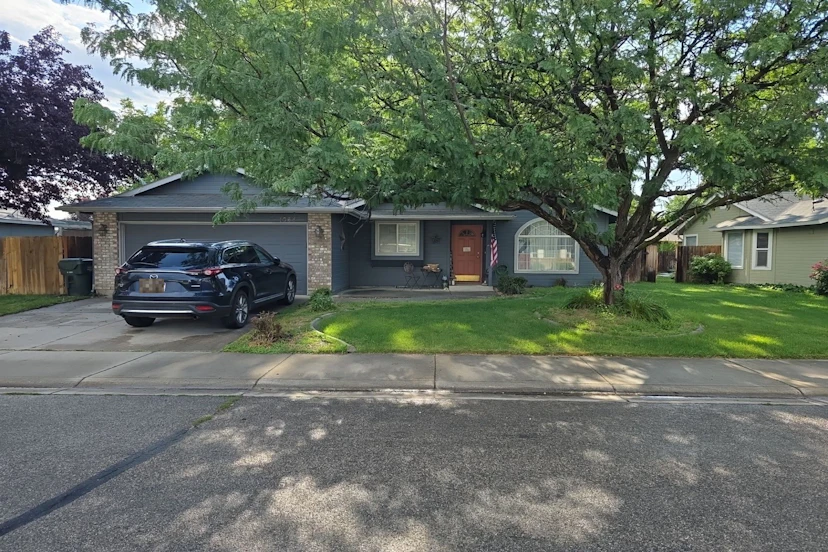 1064 N Crestley Ave
