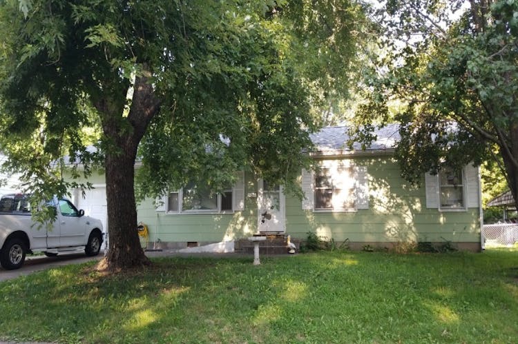 608 N Bond Ave Marshall, MO 65340, Saline County