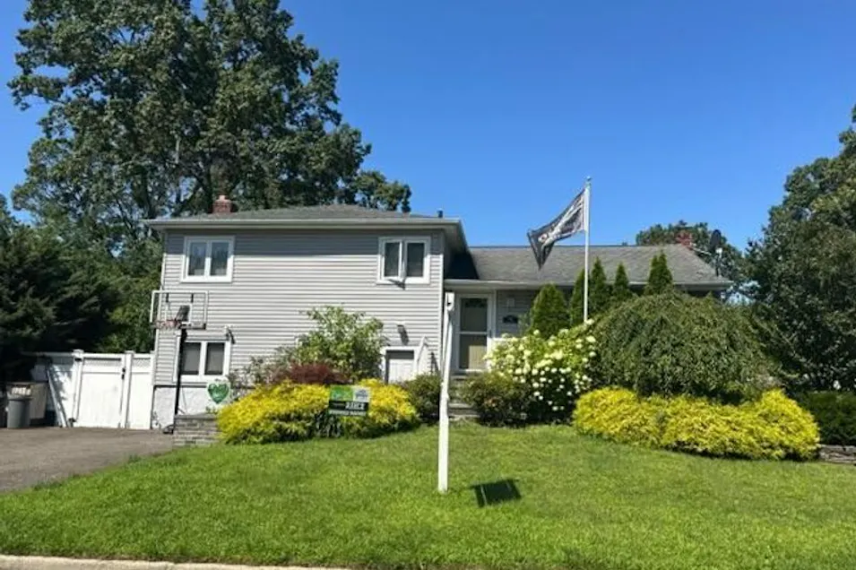 148 East Drive Massapequa, NY 11758, Nassau County