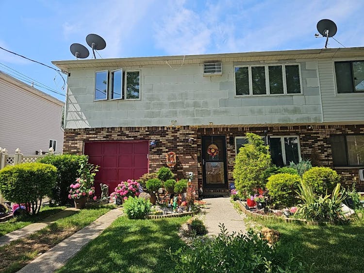 86 Armstrong Ave, Staten Island, NY, 10308, USA