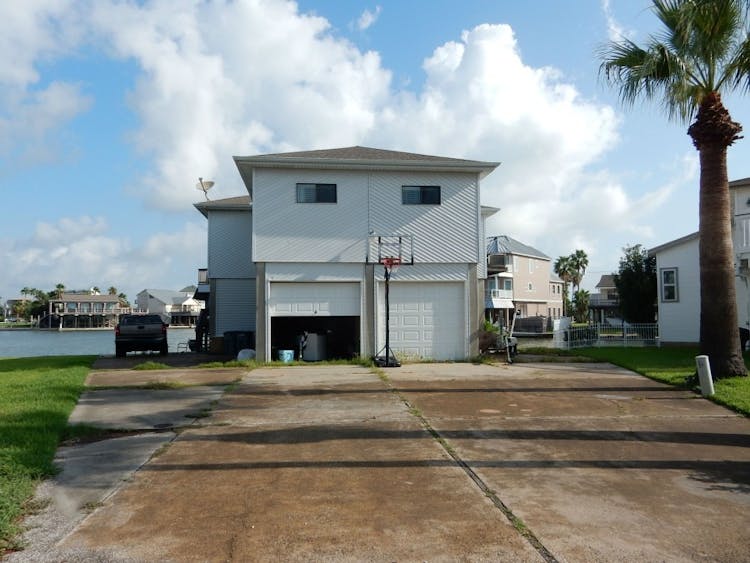 1424 Palmetto Dr Tiki Island, TX 77554, Galveston County