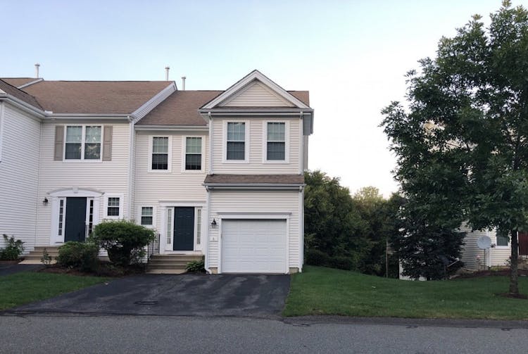 6 Daffodil Ct South Grafton, MA 01560, Worcester County