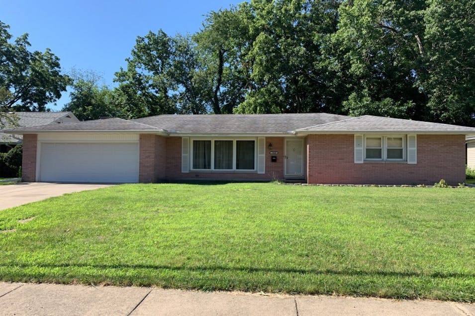 2020 West Newman Parkway Peoria, IL 61604, Peoria County