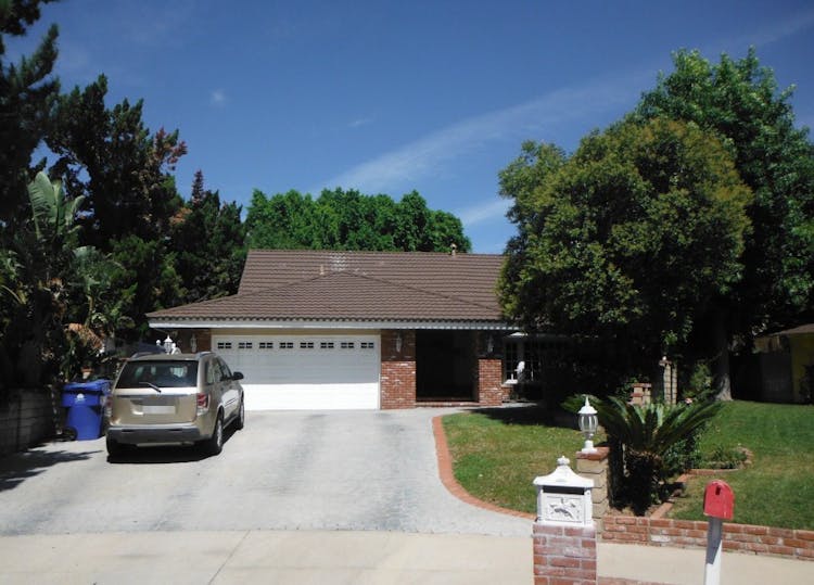 10915 Sylvia Ave Los Angeles, CA 91326, Los Angeles County