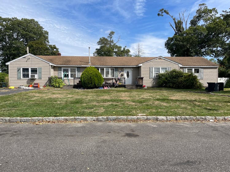 25 Howells Rd Bay Shore, NY 11706, Suffolk County