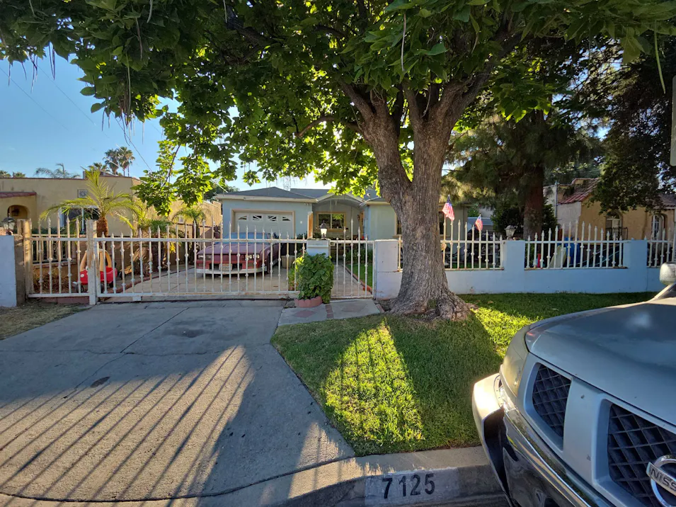 7125 Geyser Avenue Los Angeles, CA 91335, Los Angeles County