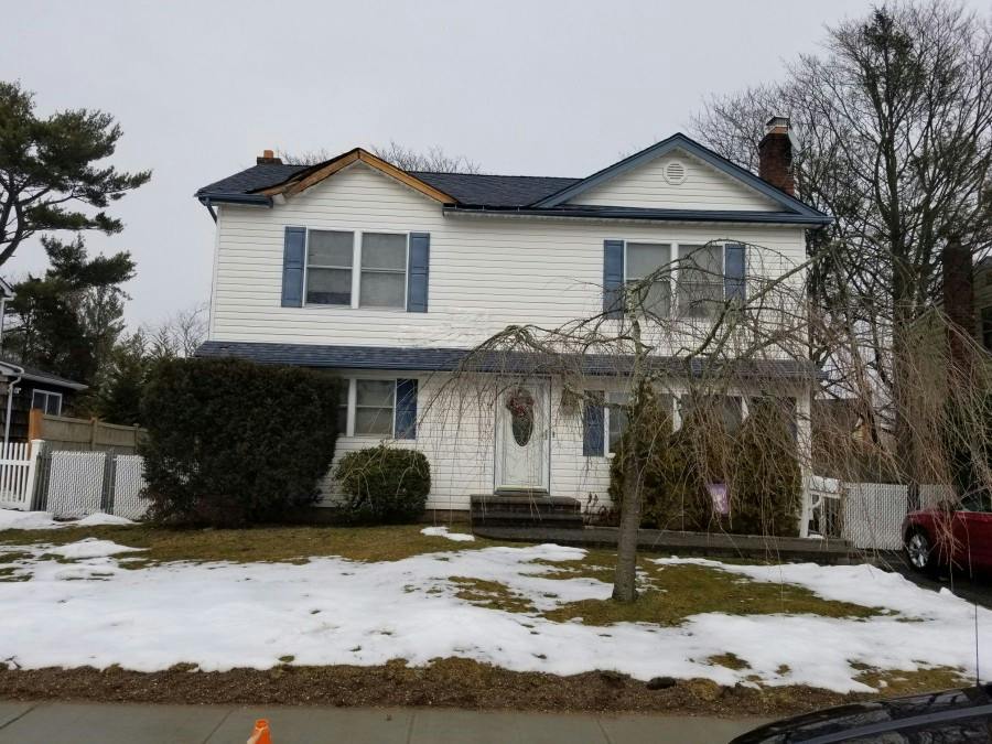 Harkin Ln, Hicksville, NY 11801