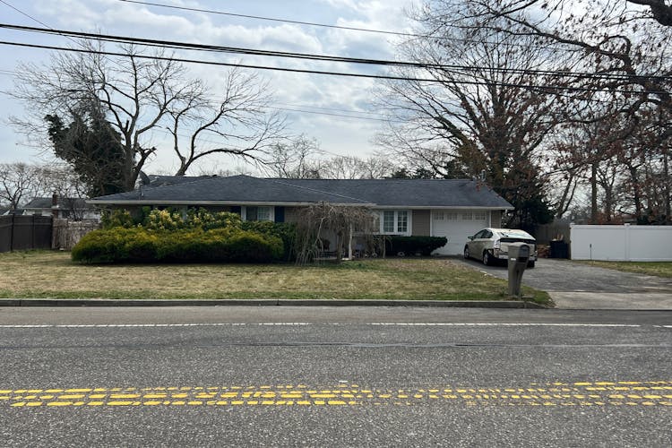 114 Granny Rd, Farmingville, NY, 11738, USA