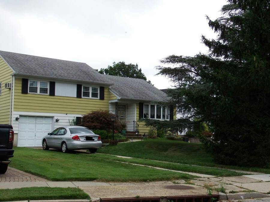 Regent Ln, Wantagh, NY 11793