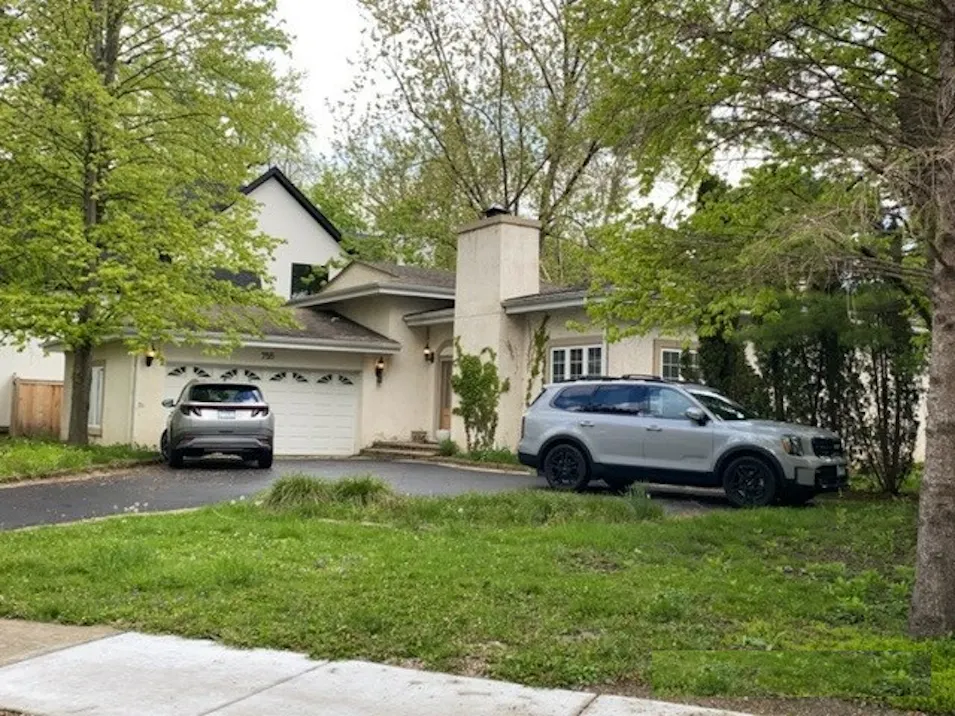 757 Strawberry Hill Driv Glencoe, IL 60022, Cook County