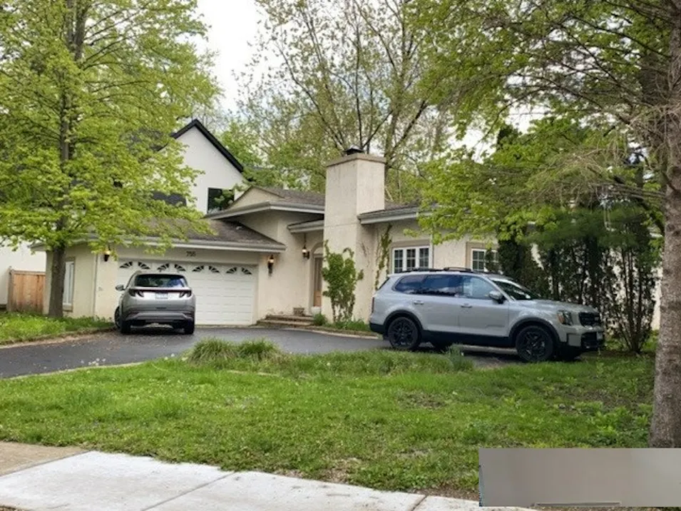 757 Strawberry Hill Driv Glencoe, IL 60022, Cook County