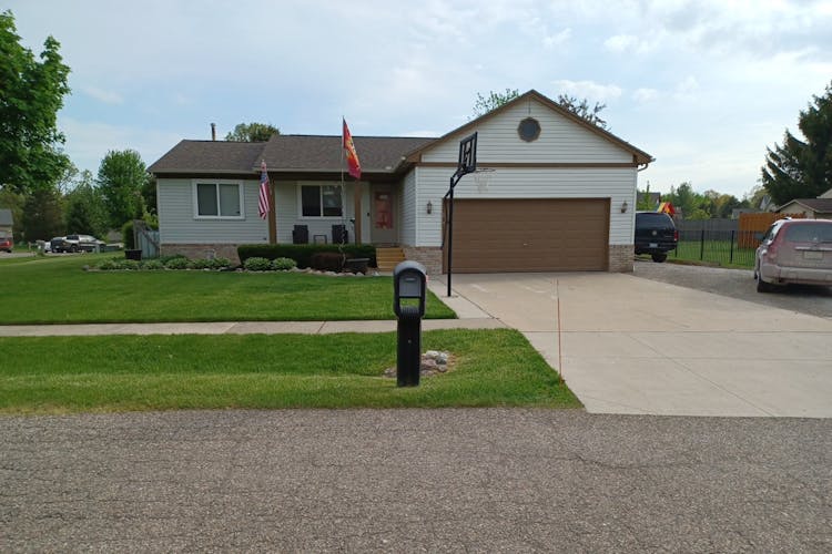 568 Allison Dr Almont, MI 48003, Lapeer County