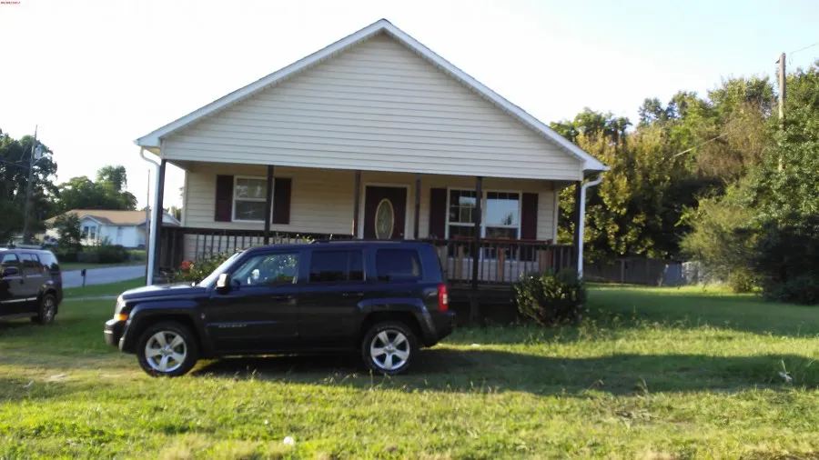 Leonard St, Thomasville, NC 27360