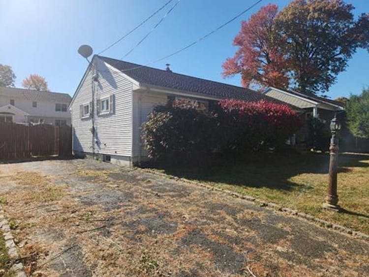 27 Eagle St Iselin, NJ 08830, Middlesex County