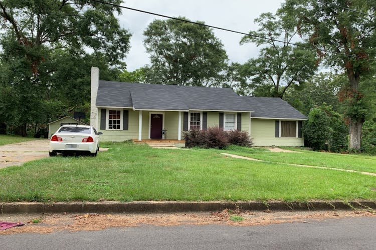 906 New York Ave McComb, MS 39648, Pike County