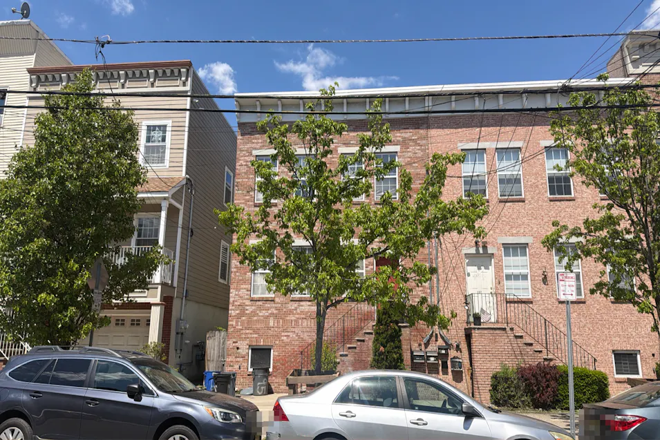 195 Van Horne Street #2a Jersey City, NJ 07304, Hudson County