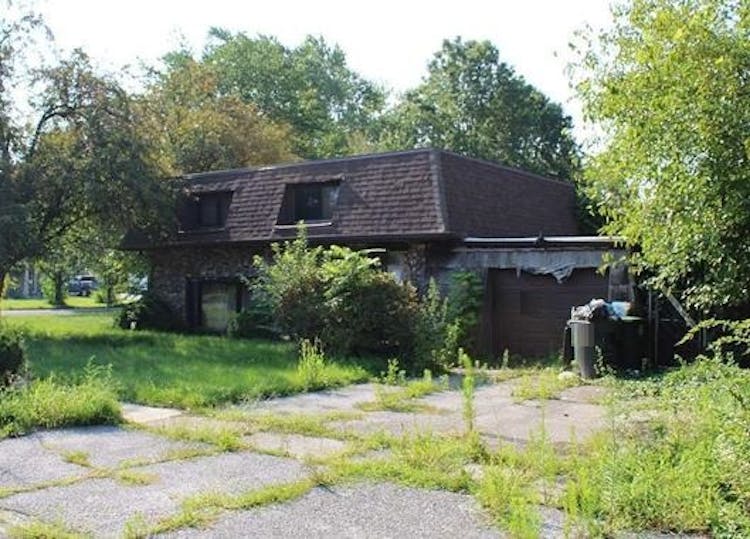 619 E 13th St Hobart, IN 46342, Lake County