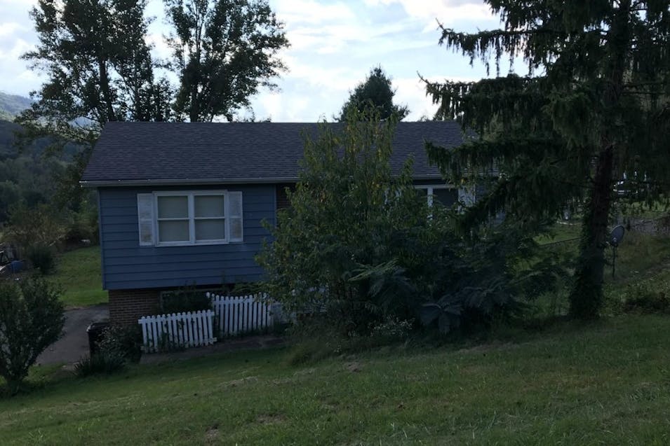 277 Bill Nave Loop Elizabethton, TN 37643, Carter County