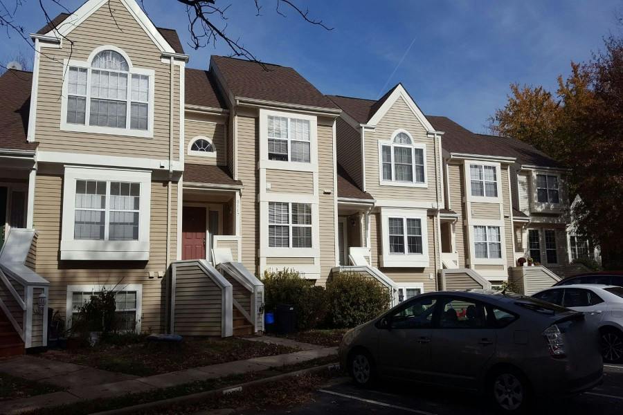 Stonepath Cir, Centreville, VA 20120