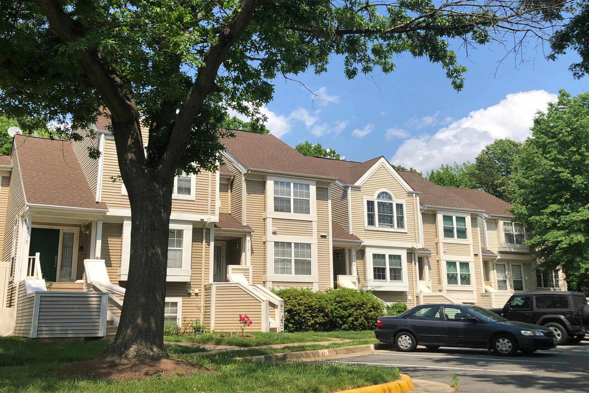 Stonepath Cir, Centreville, VA 20120 #1