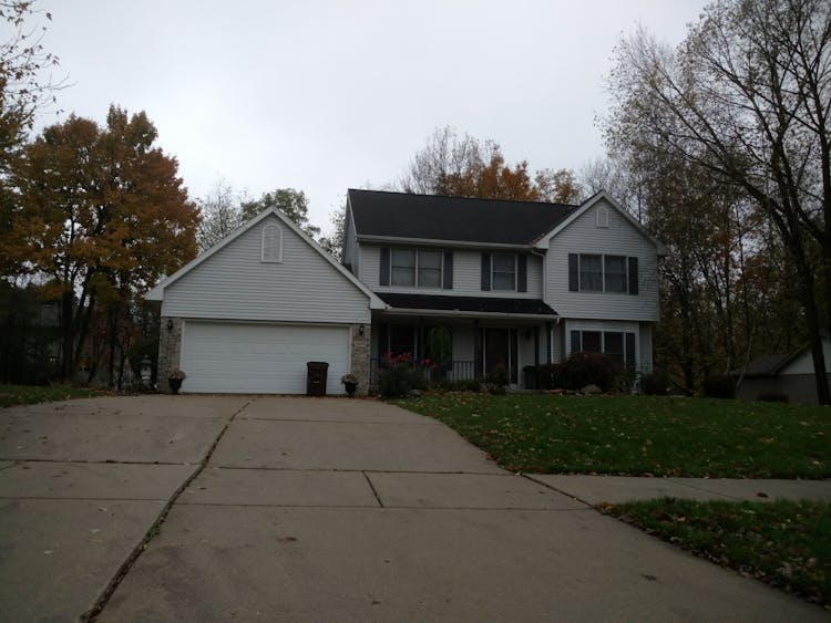 3925 Applegrove Ln Lansing, MI 48911, Ingham County