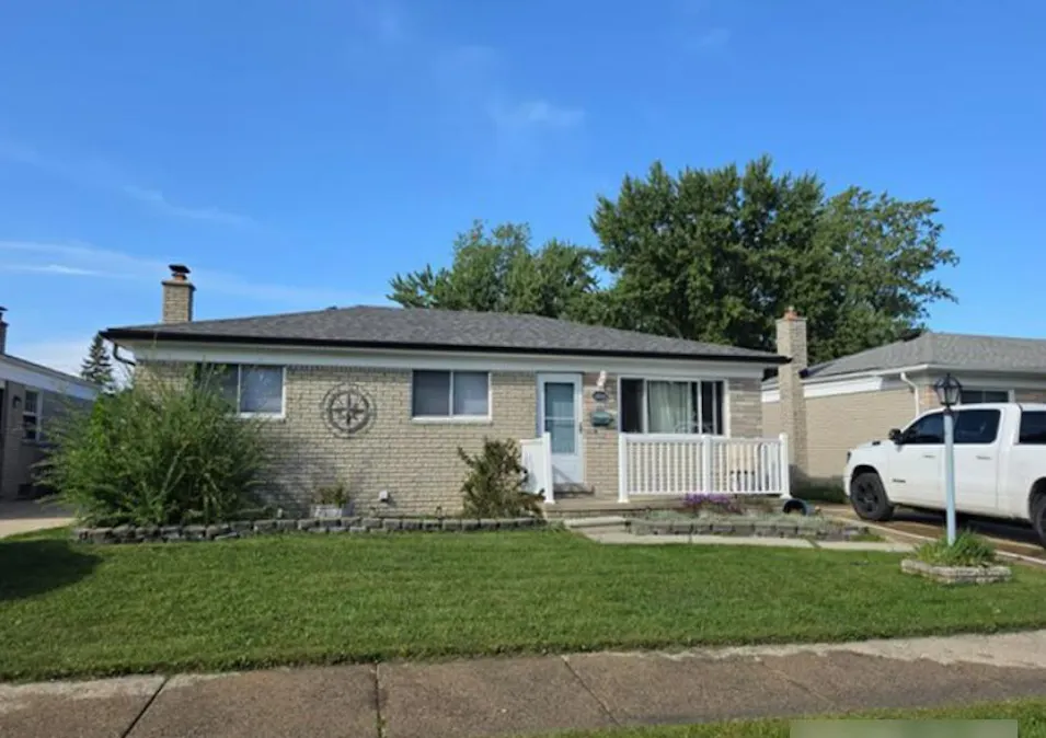 21547 Raymond St Saint Clair Shores, MI 48082, Macomb County