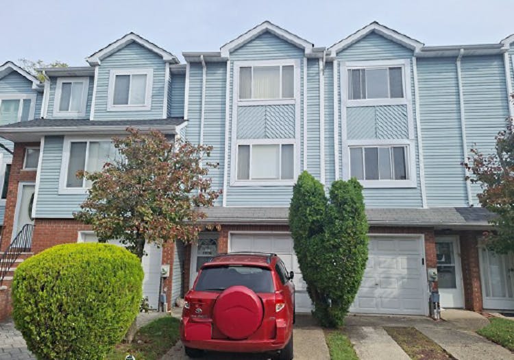 59 Pembrook Loop Staten Island, NY 10309, Richmond County