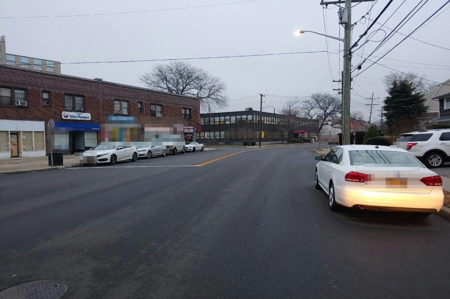 Roosevelt Ave, Valley Stream, NY 11581