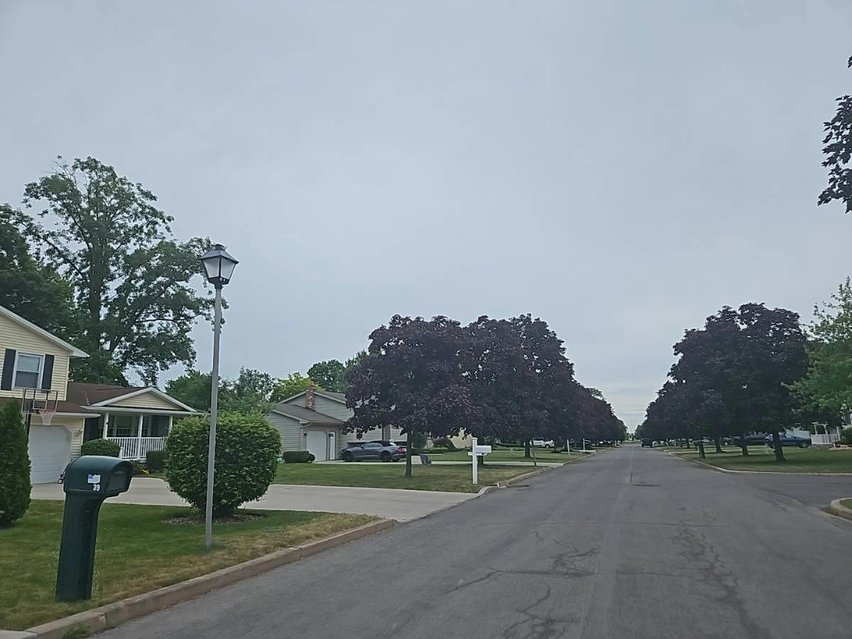 Lindhurst Dr, Lockport, NY 14094